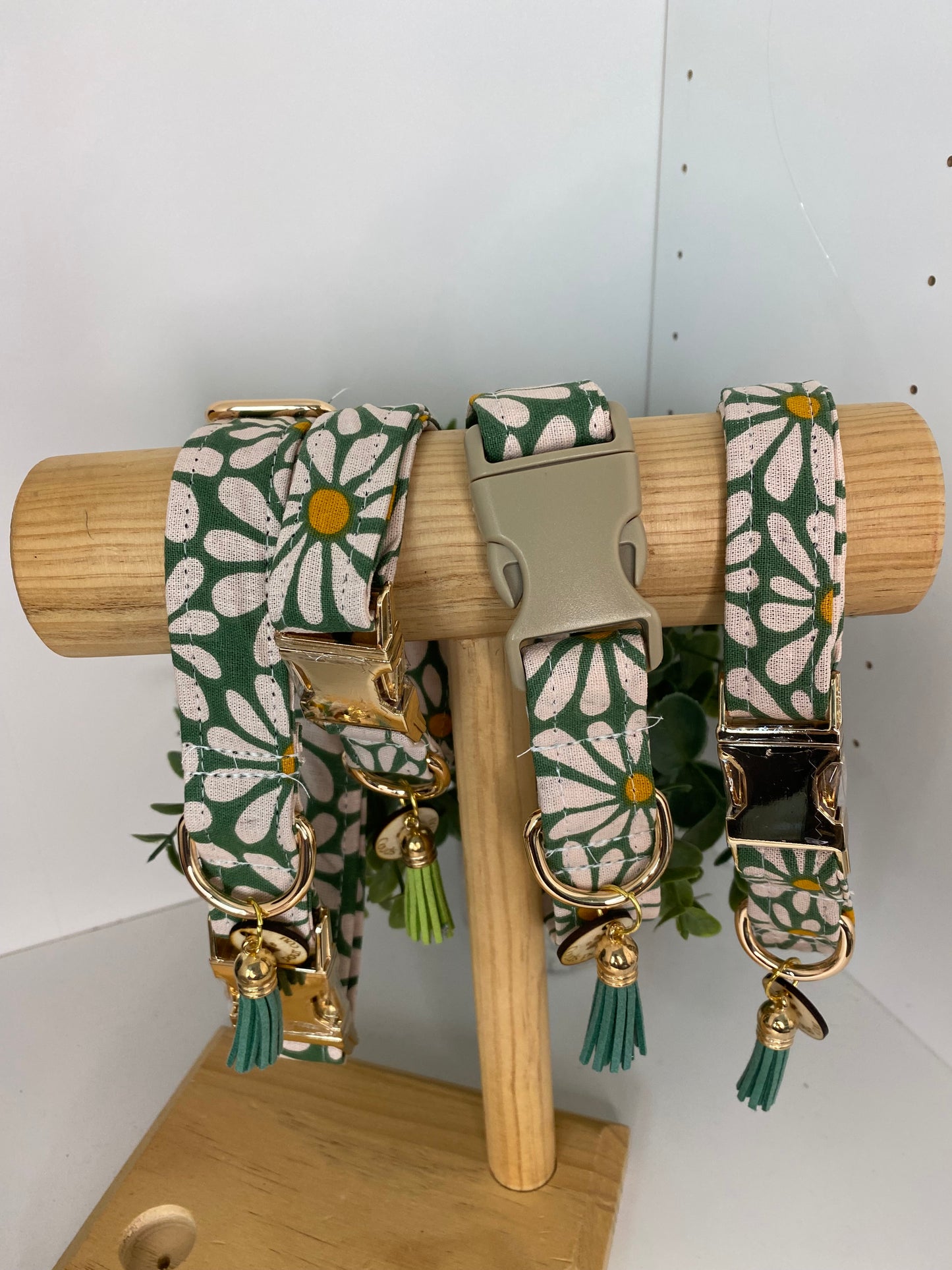 Collier pour chien en tissu – Marguerites vertes