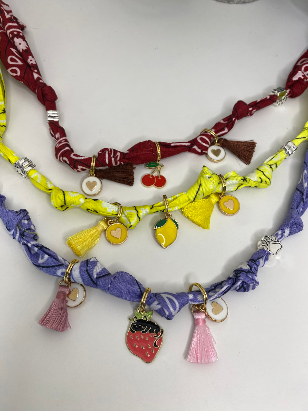 Foulard bandana personnalisé avec breloques & pompons