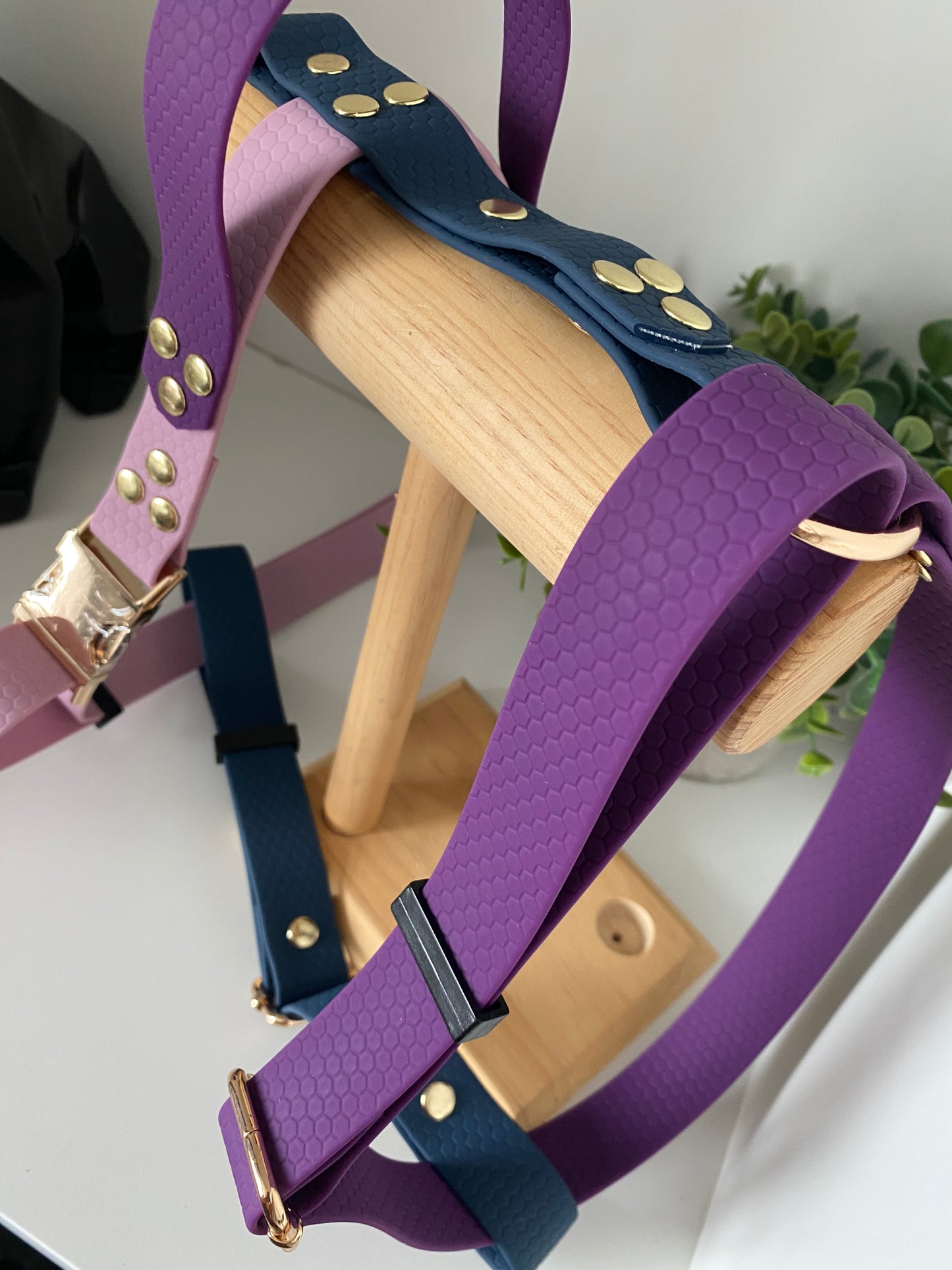 Harnais en H ajustable et imperméable pour chien marine, parme et violet