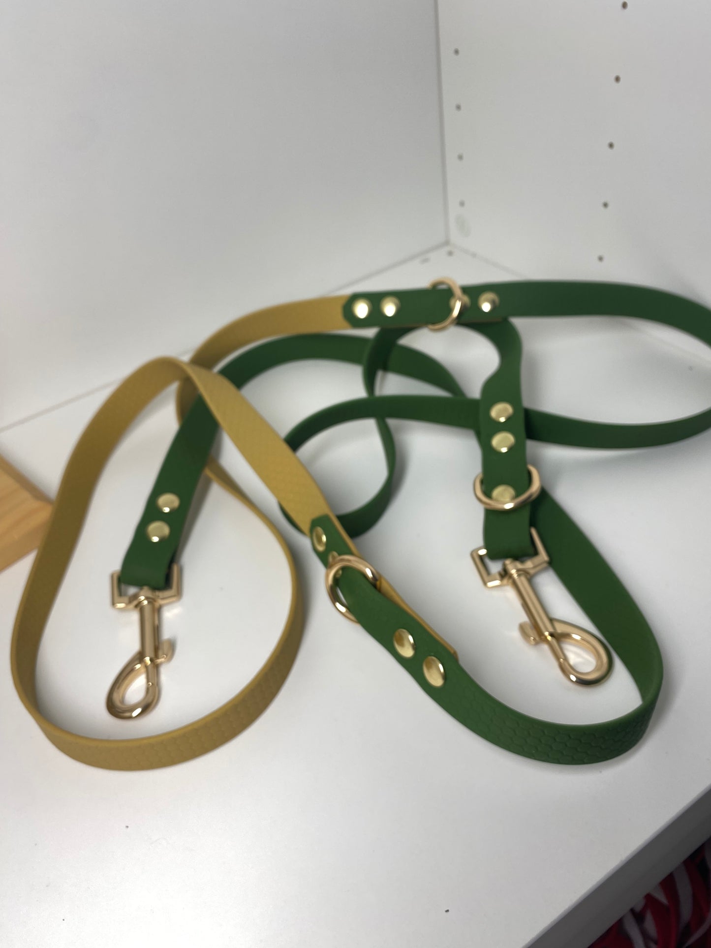 Harnais imperméable en hexa olive et doré