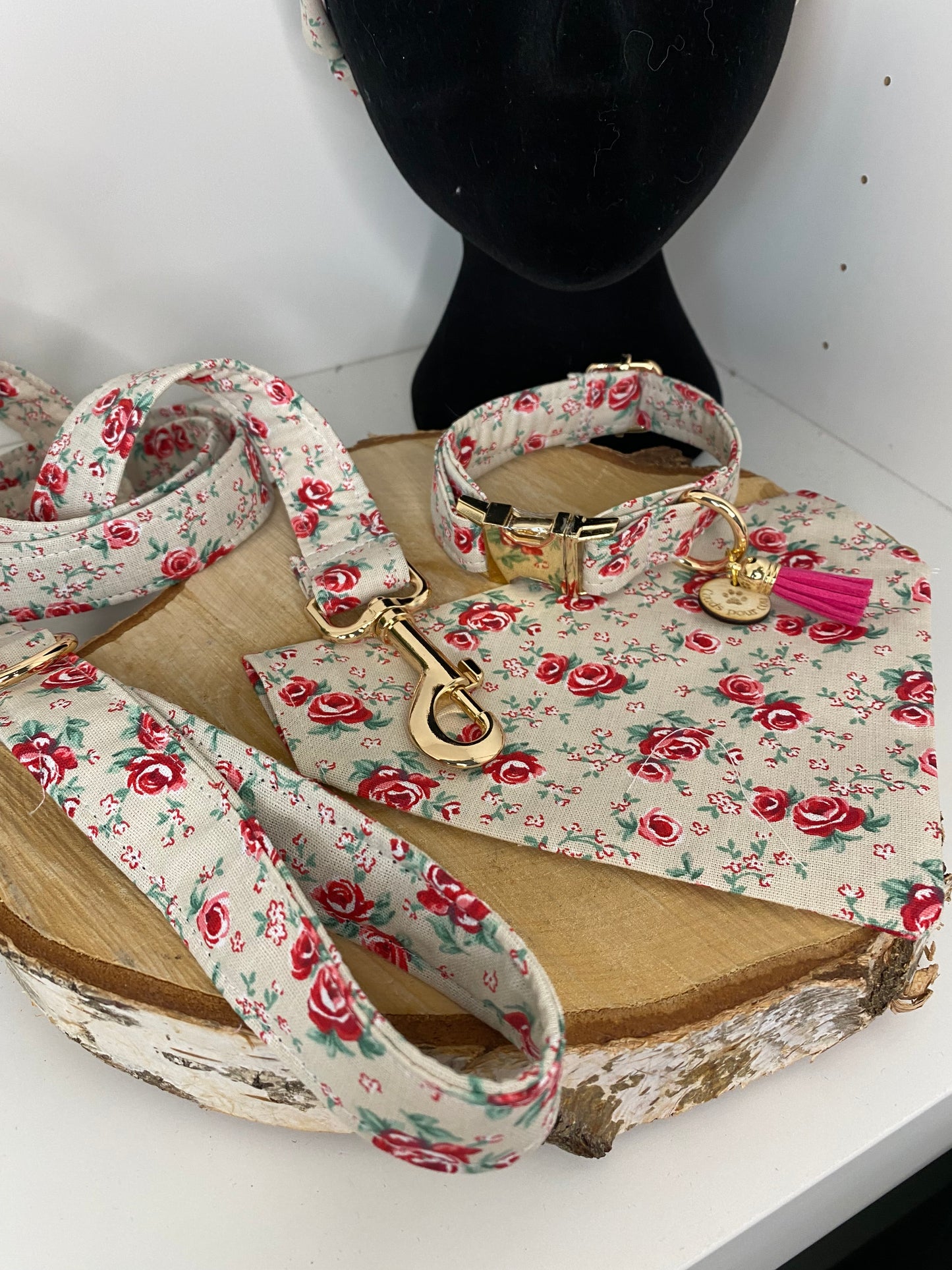 Collier pour chien en tissu – Les roses