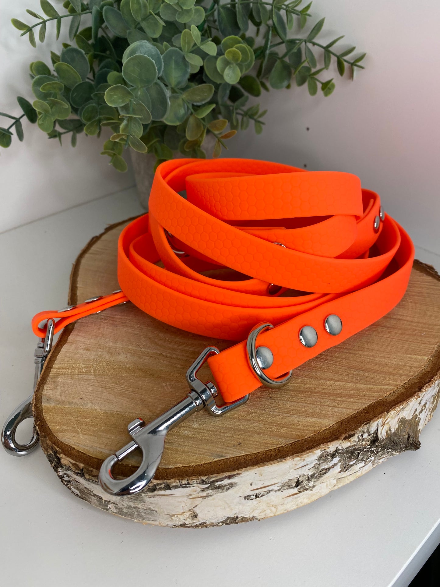 Laisse Mains Libres en Hexa Souple orange fluo
