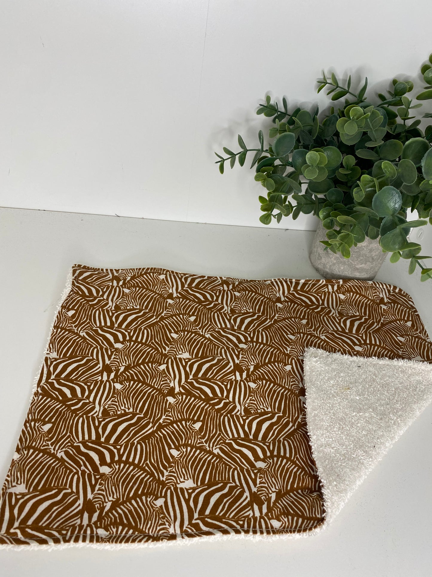 Tapis de gamelle absorbant – fait main tissu zebre