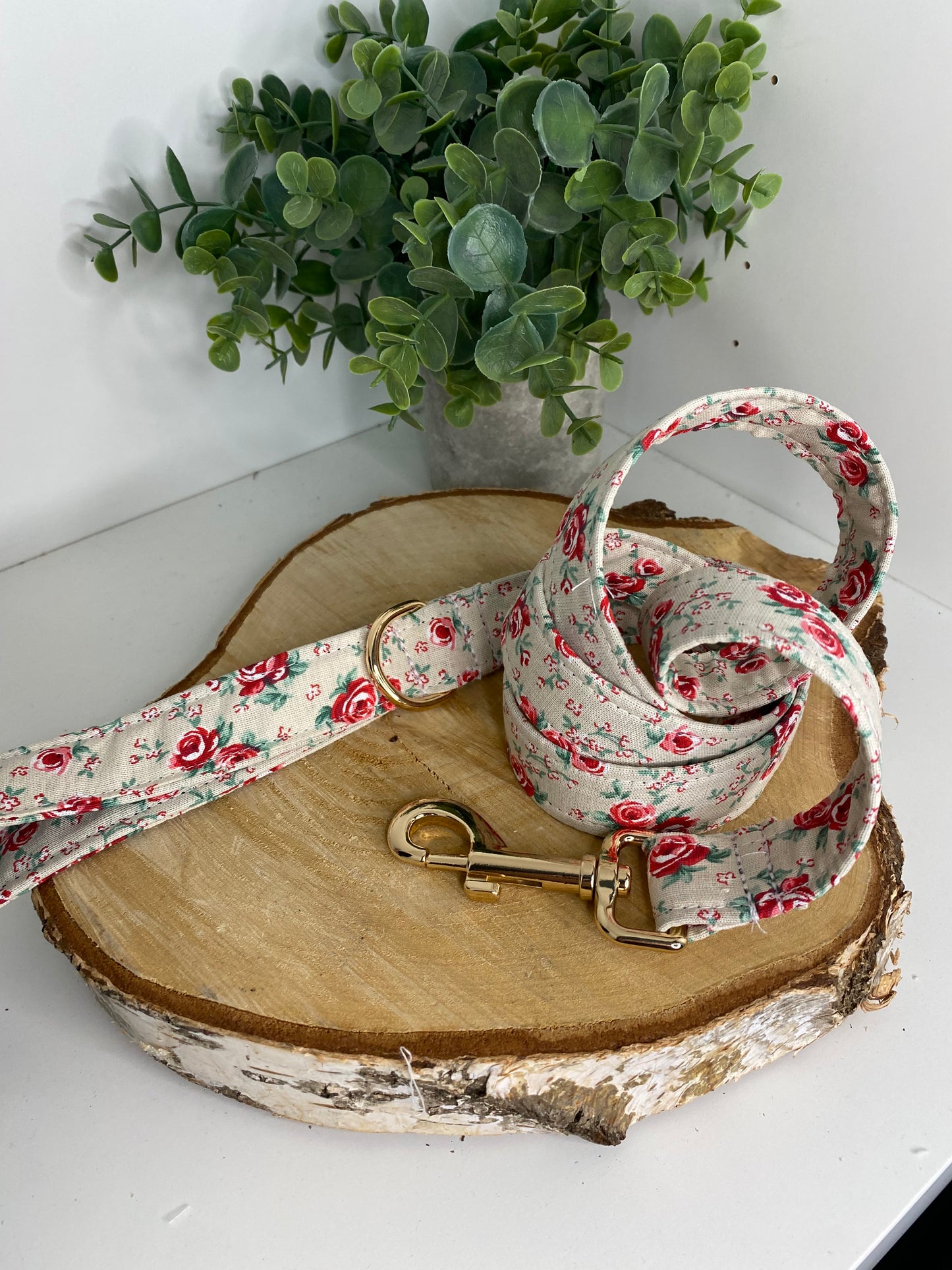 Collier pour chien en tissu – Les roses
