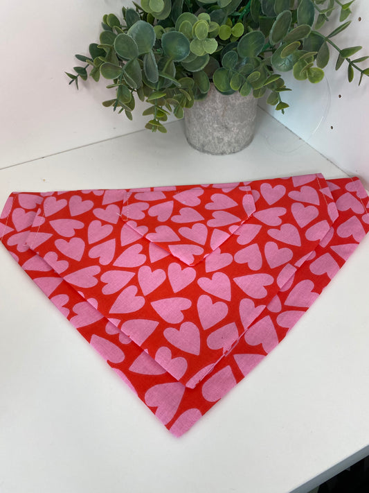 Bandana coeurs rose et rouge