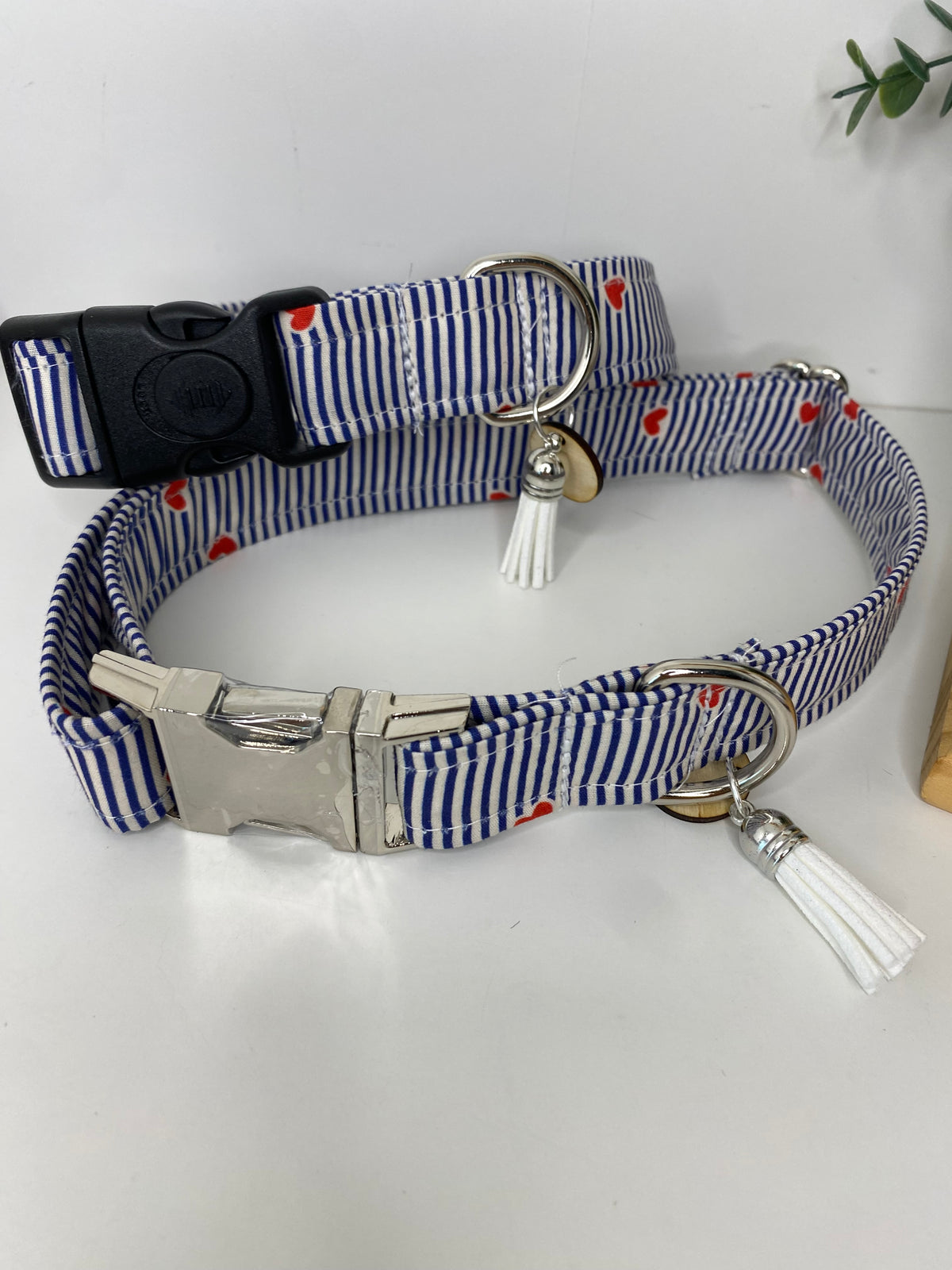Collier pour chien en tissu – rayures cœurs