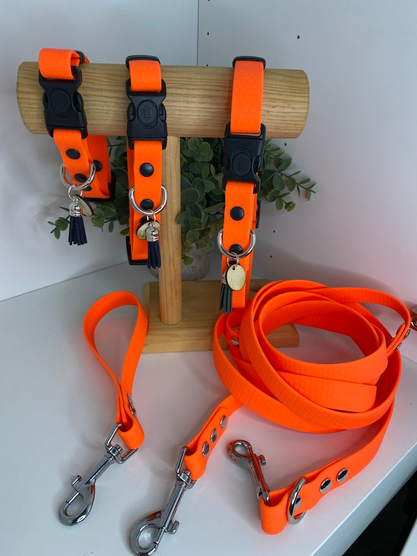 Laisse Mains Libres en Hexa Souple orange fluo