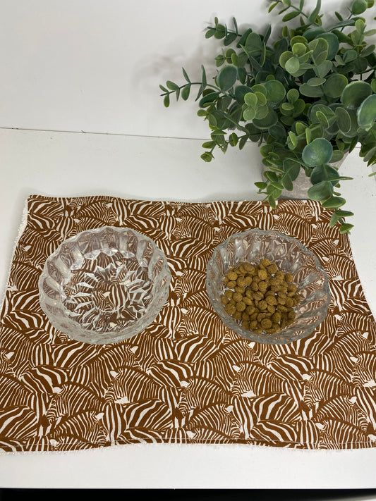 Tapis de gamelle absorbant – fait main tissu zebre