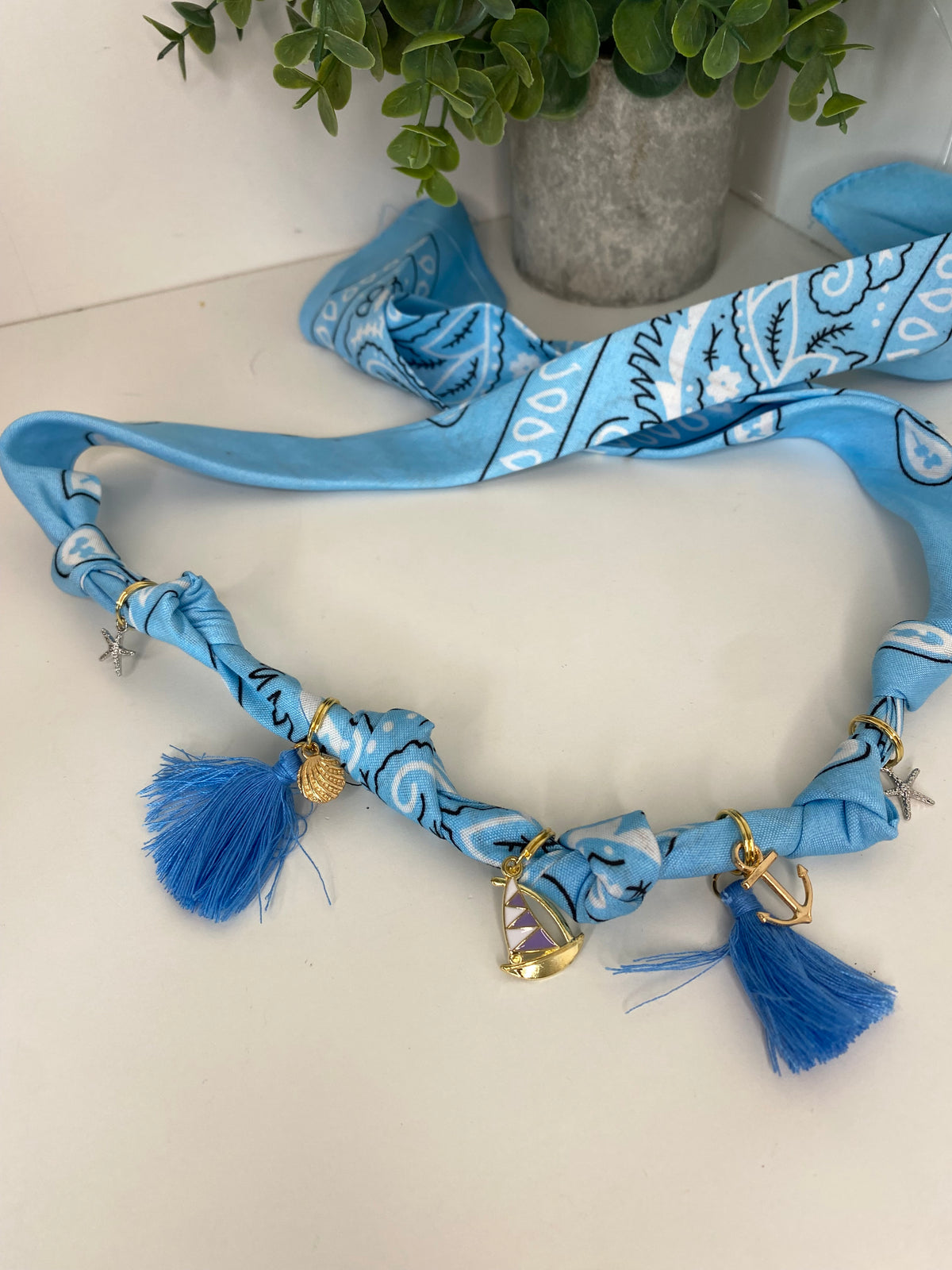 Foulard bandana personnalisé avec breloques & pompons
