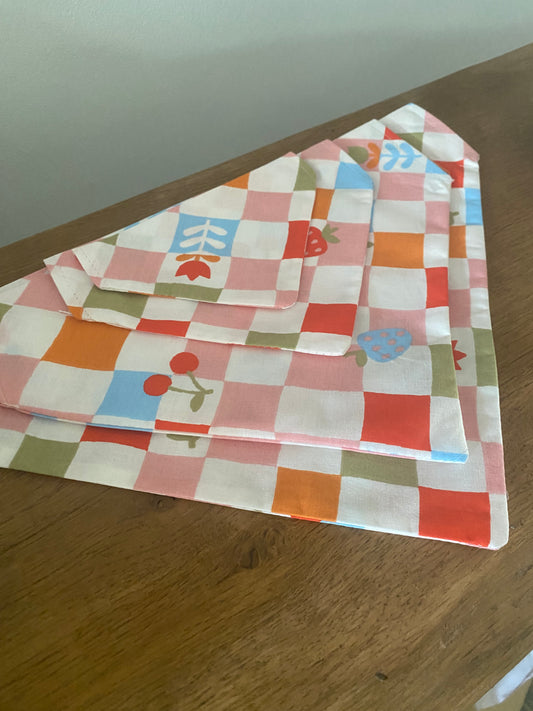 Le Bandana Parfait pour Votre Chien carreaux motifs