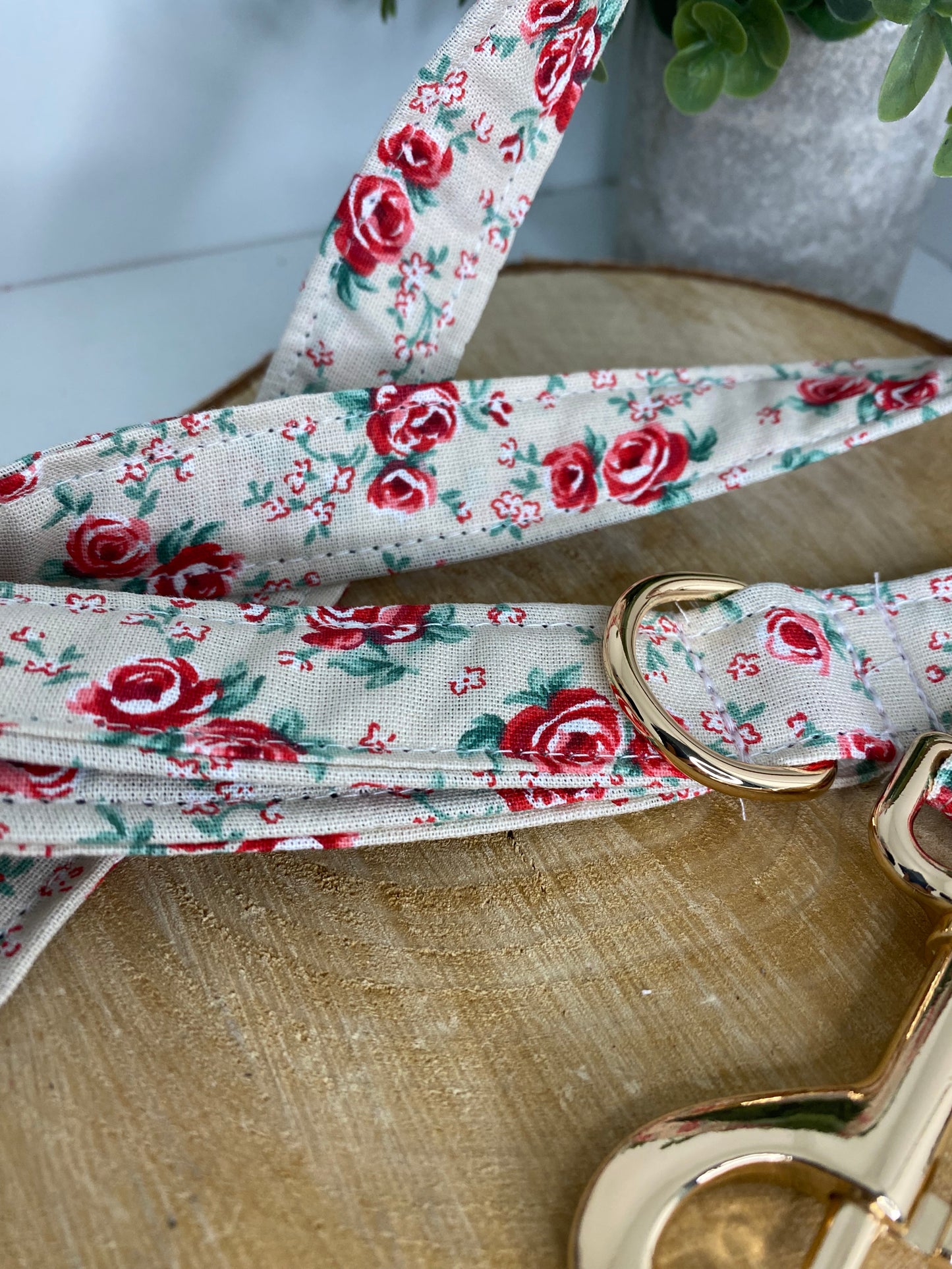 Collier pour chien en tissu – Les roses