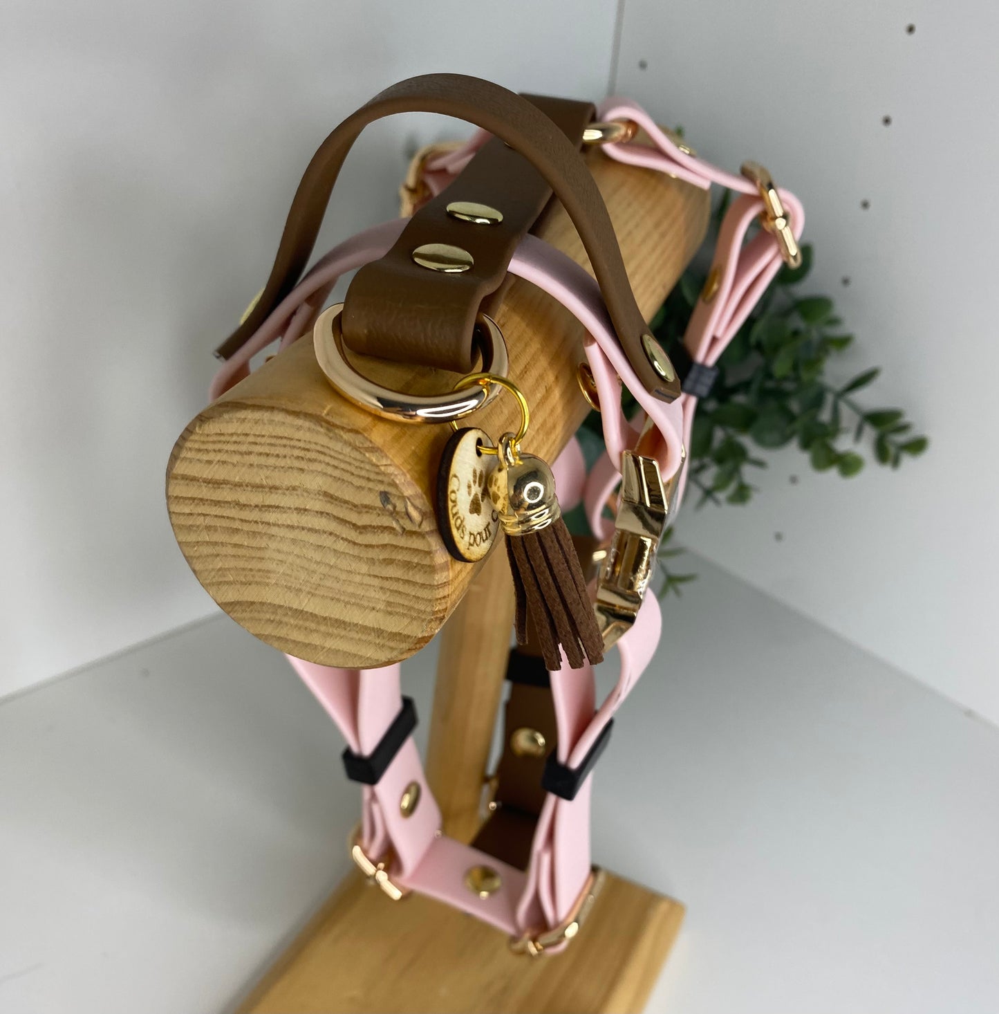 Harnais en H ajustable et imperméable pour chien rose pale et chocolat