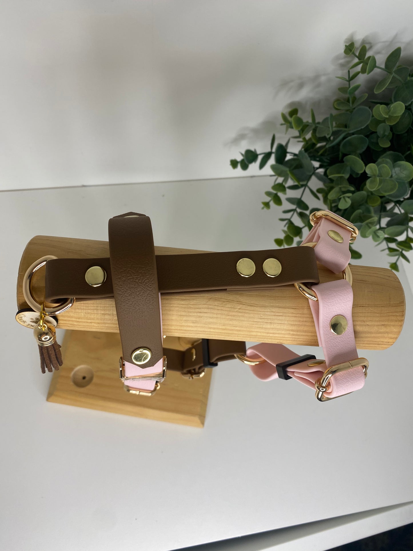 Harnais en H ajustable et imperméable pour chien rose pale et chocolat