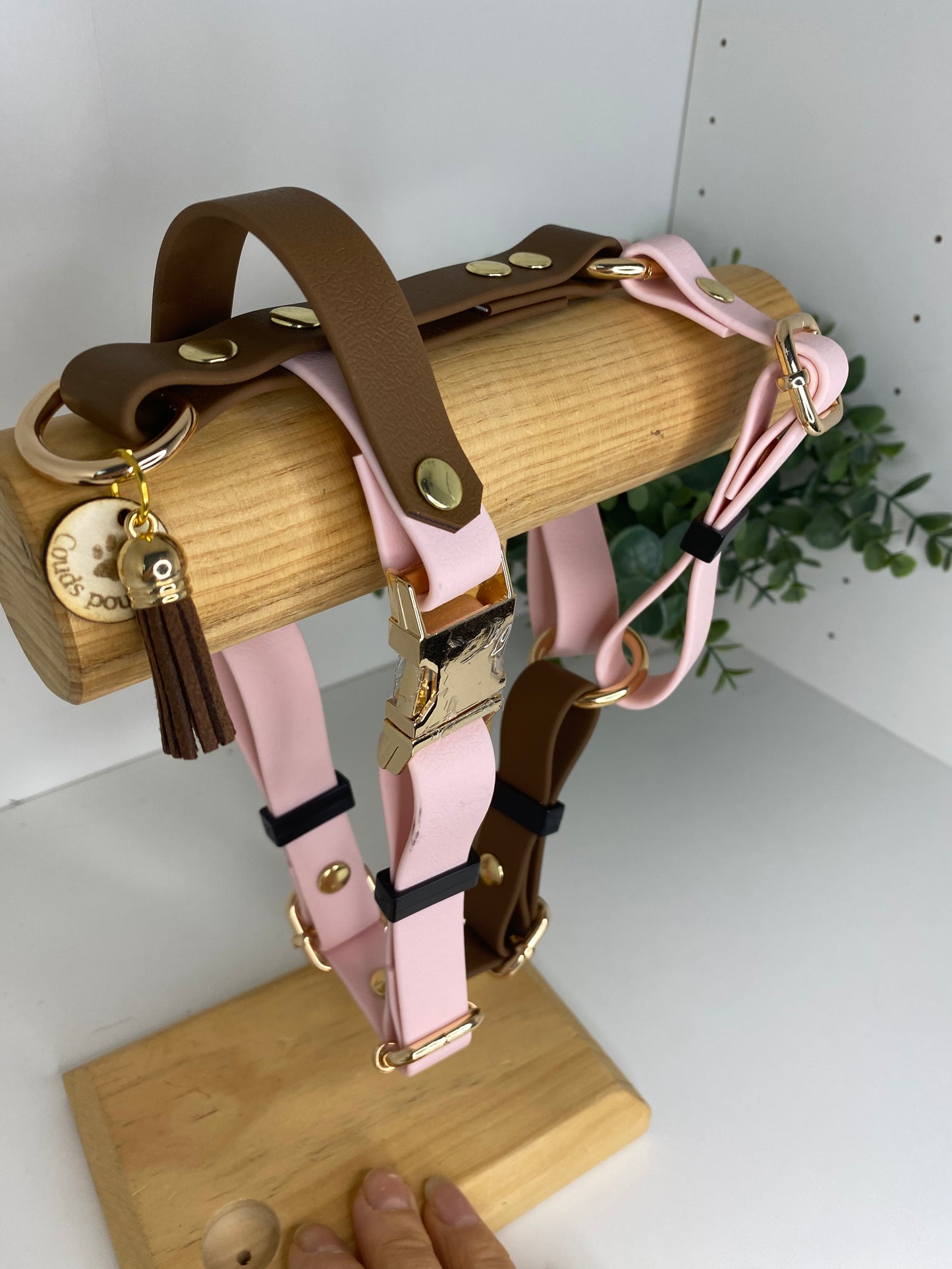 Harnais en H ajustable et imperméable pour chien rose pale et chocolat