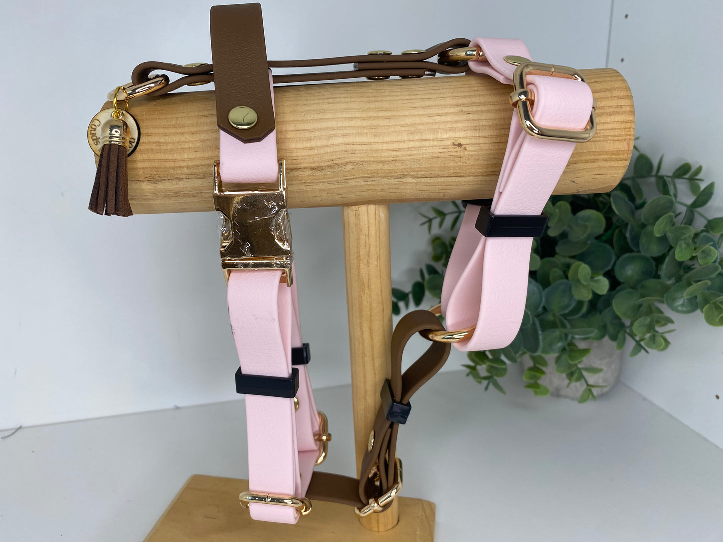 Harnais en H ajustable et imperméable pour chien rose pale et chocolat