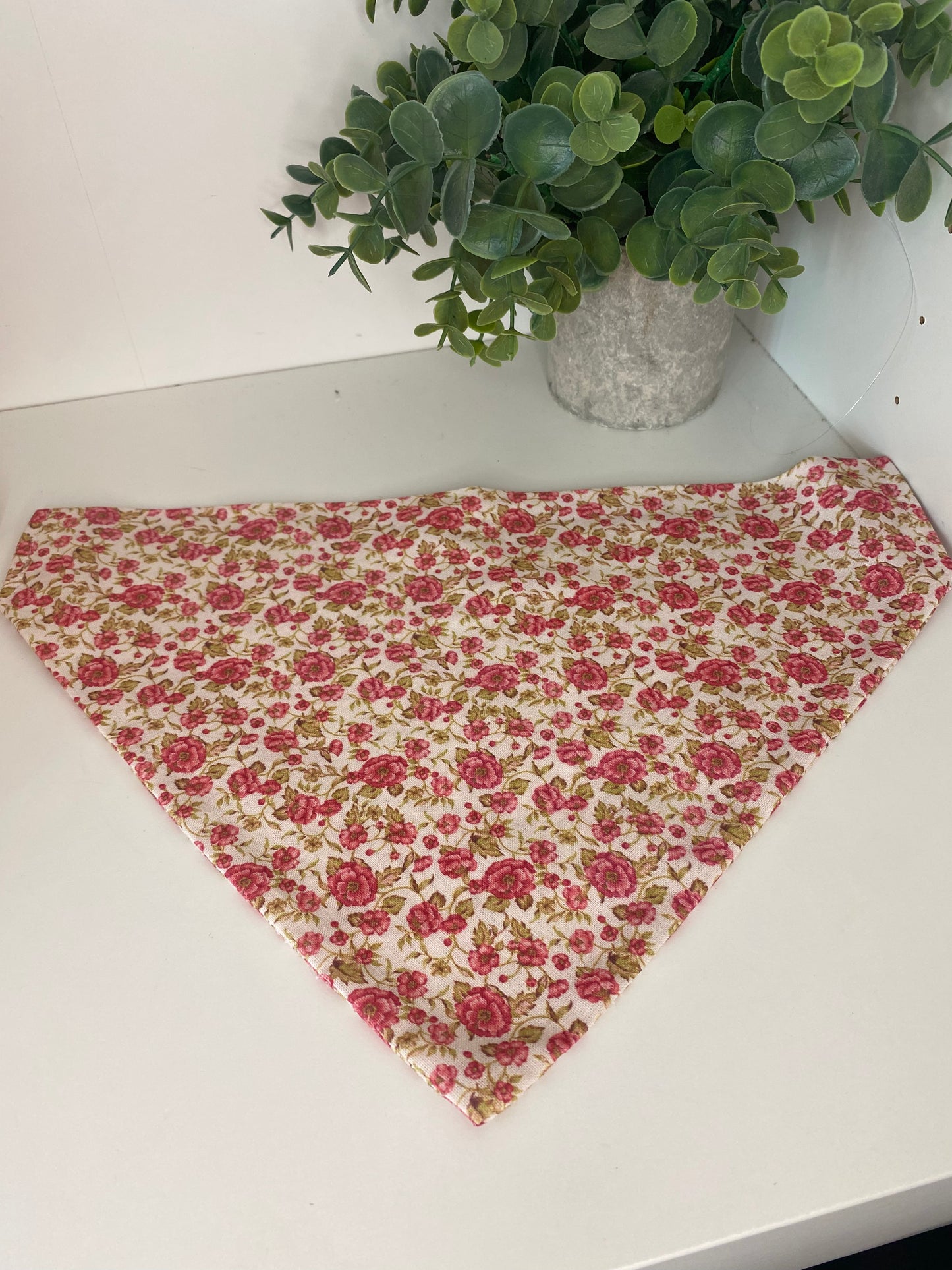 Le Bandana Parfait pour Votre Chien fleuri
