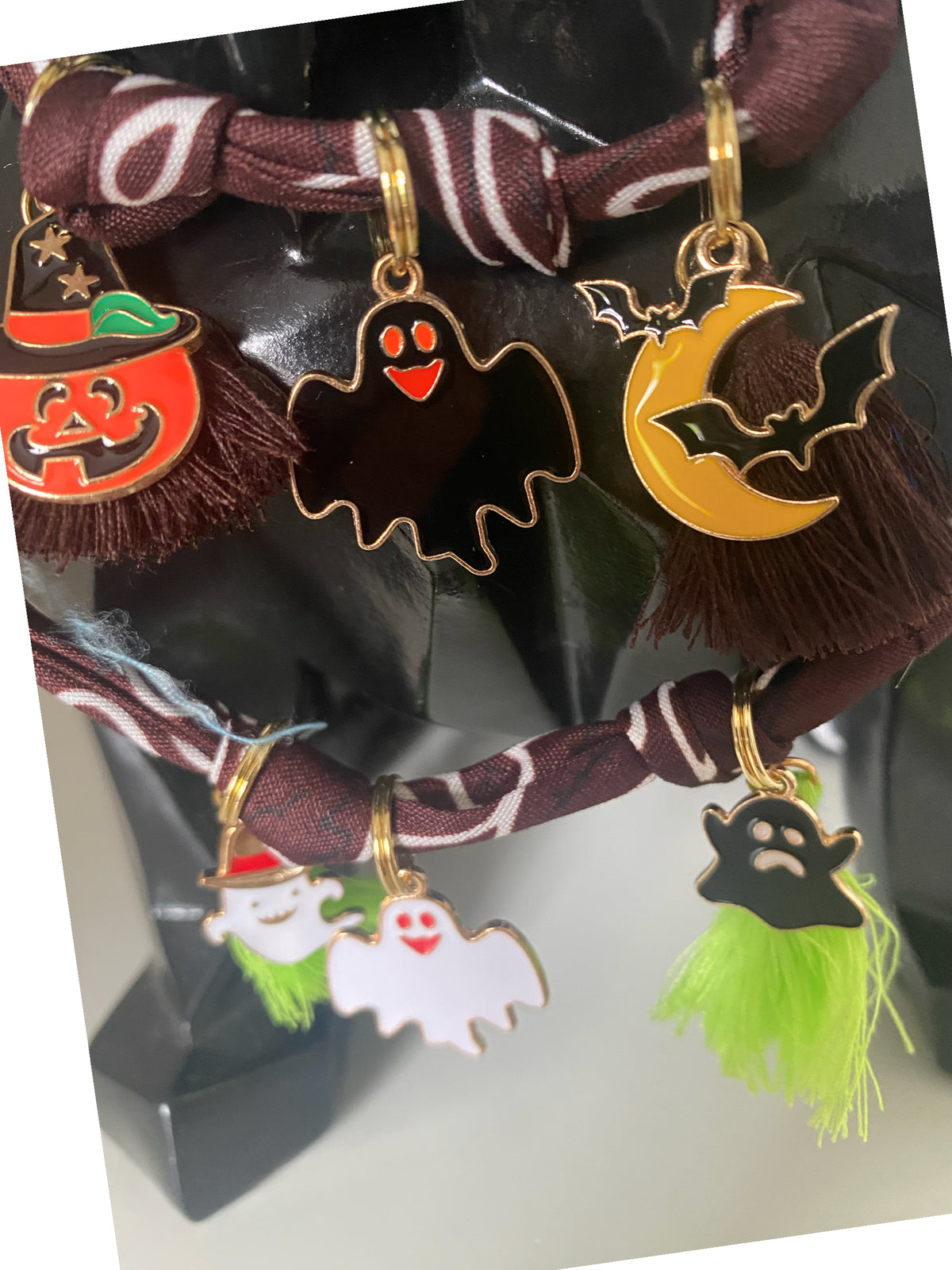 Foulard bandana Bella personnalisé avec breloques Halloween & pompons