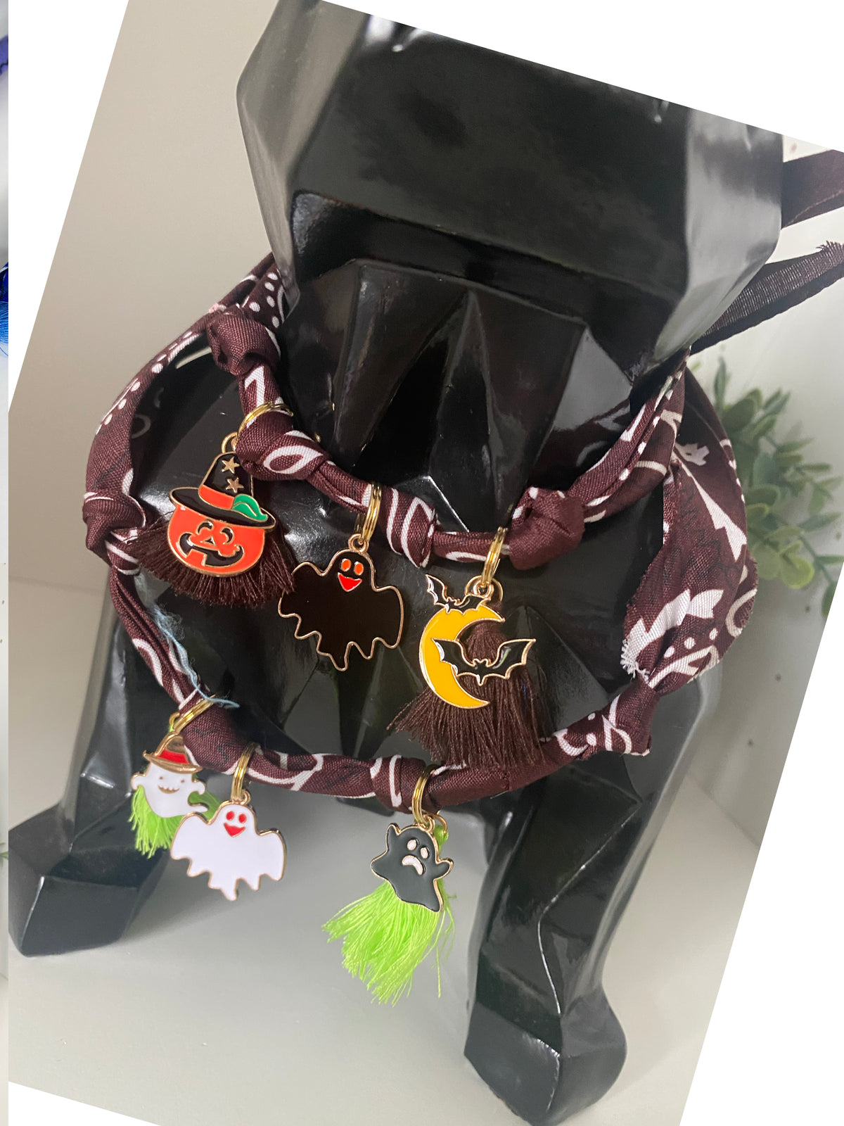 Foulard bandana Bella personnalisé avec breloques Halloween & pompons